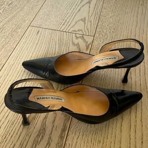 Authentic Manolo Blahnik black pumps. Size 38.5.